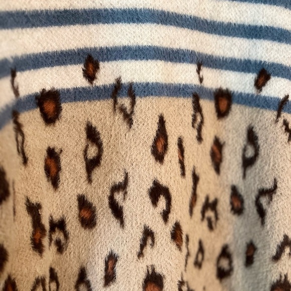 cupcakes & cashmere Sweater - Women's Medium Tan Cream - Leopard Stripes - Picture 5 of 10